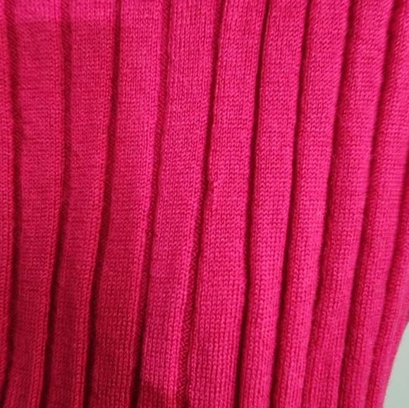 Banana Republic 100% Merino Wool Dark Pink Sweater - Picture 7 of 10